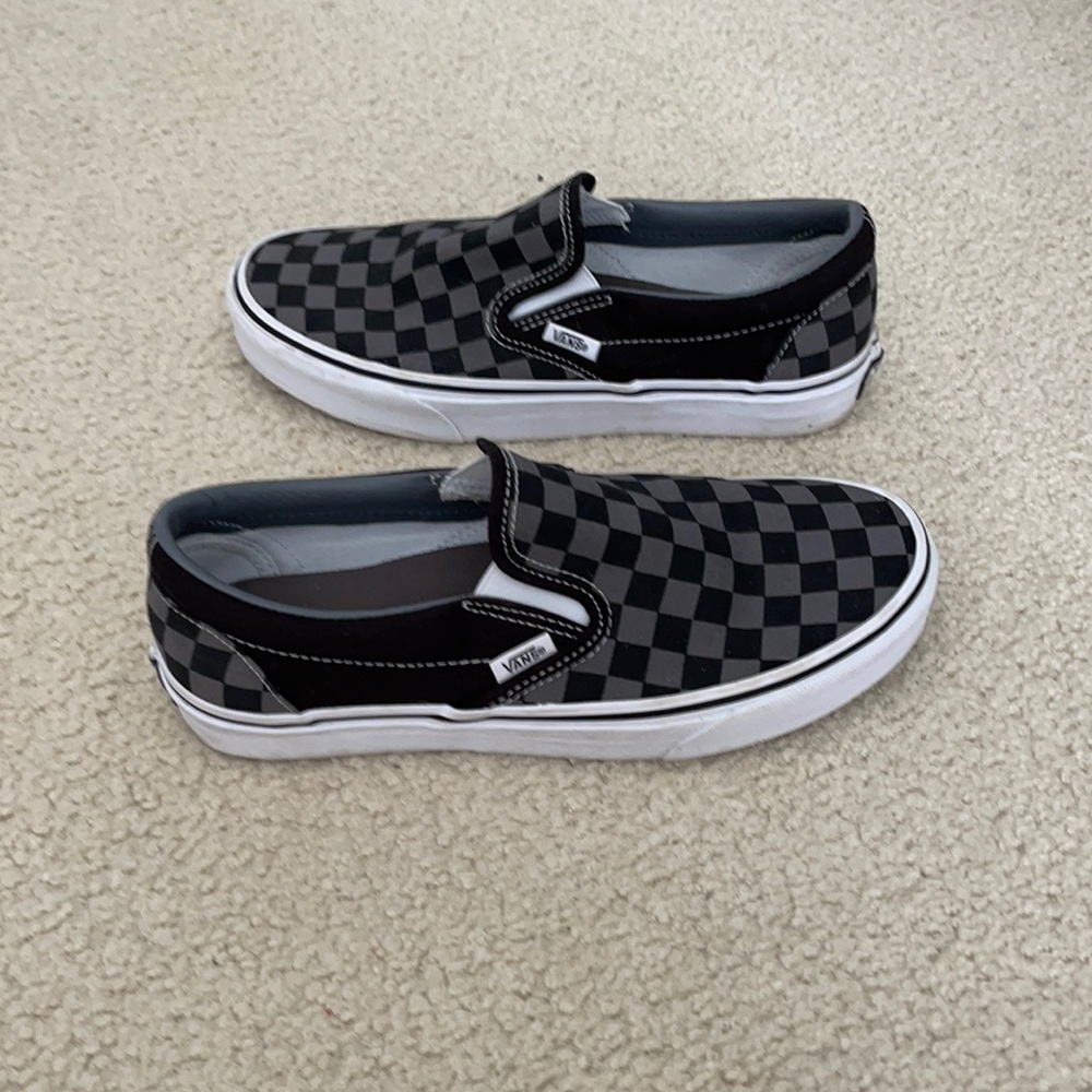 Women’s gray and black vans